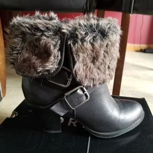NWOT fuzzy booties